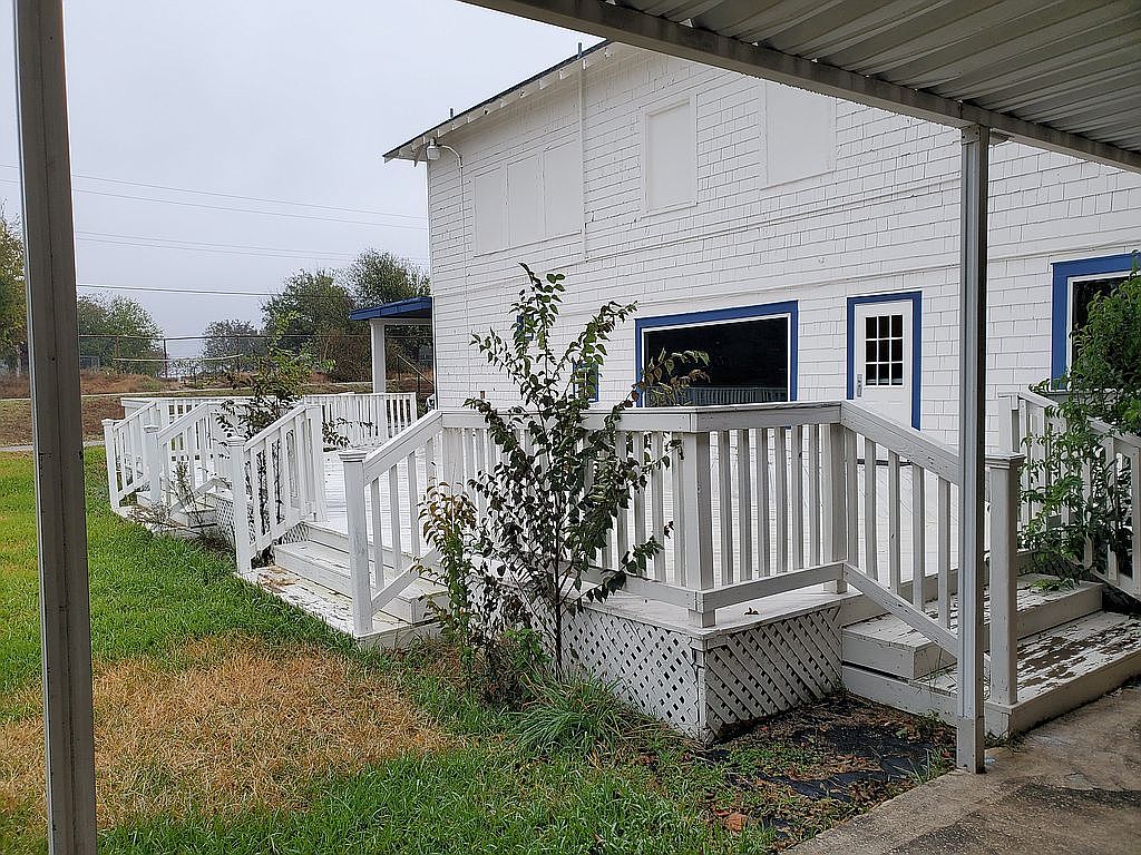 1102 Beech St, Taylor, TX 76574 | Zillow