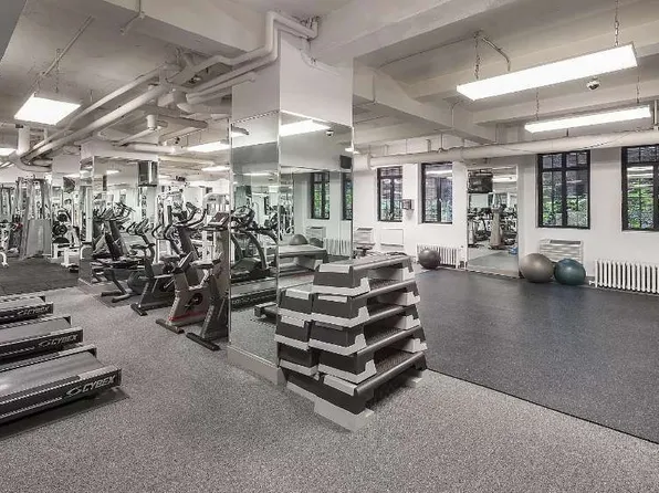 320 East 42nd Street image 22 of 23