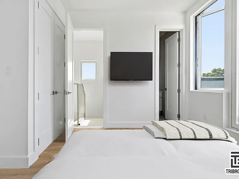 461 Lexington Ave #4 — Photo 7