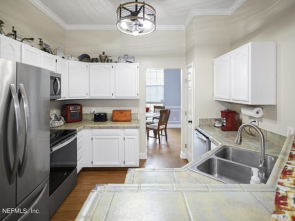 3rd image of 10915 GRAYSON Street