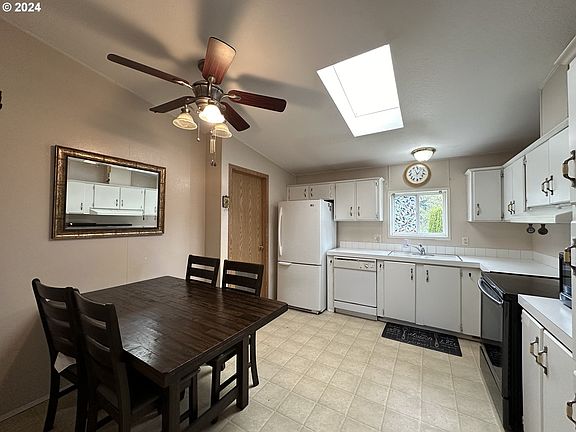 5th image of 904 NW 106th Cir
