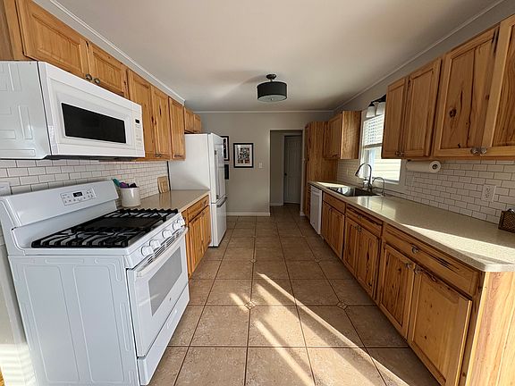 3rd image of 1052 Hill St #A