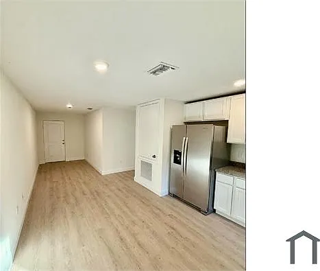 3 bed, 890 sqft, $2,500 — Photo 3