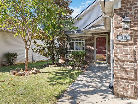 3rd image of 217 White Oak Trce