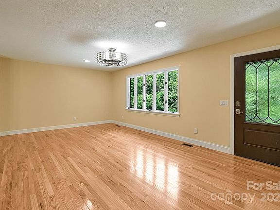 4th image of 621 Erkwood Dr