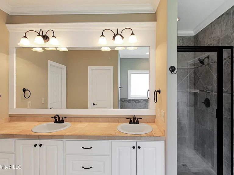 114 Huber St — Photo 14