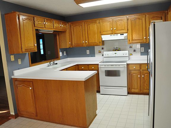 3rd image of 639 Greenwich Dr