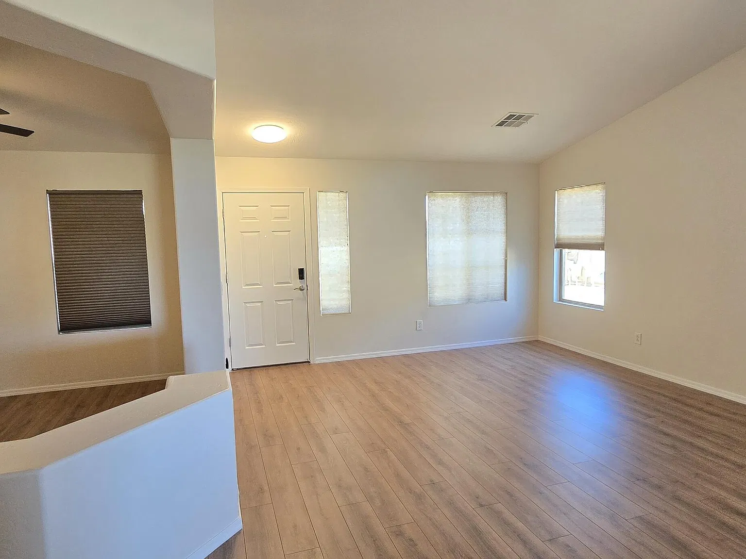 3 bed, 2.0 bath, 1864 sqft, $2,300 — Photo 3