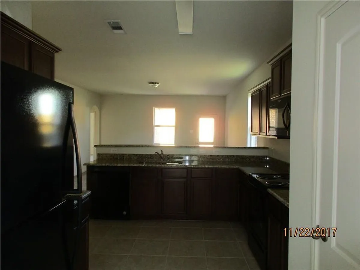 Building Photo - 1228 Arizona Dr