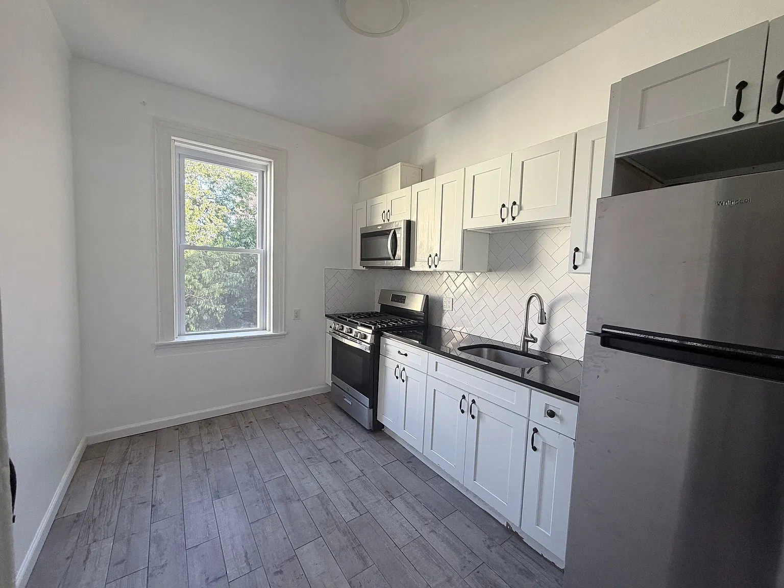 3 bed, 1.0 bath, $2,625 — Photo 2