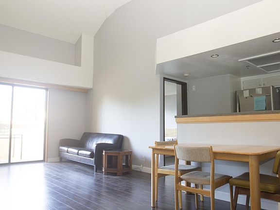 Livingroom (angle 2)