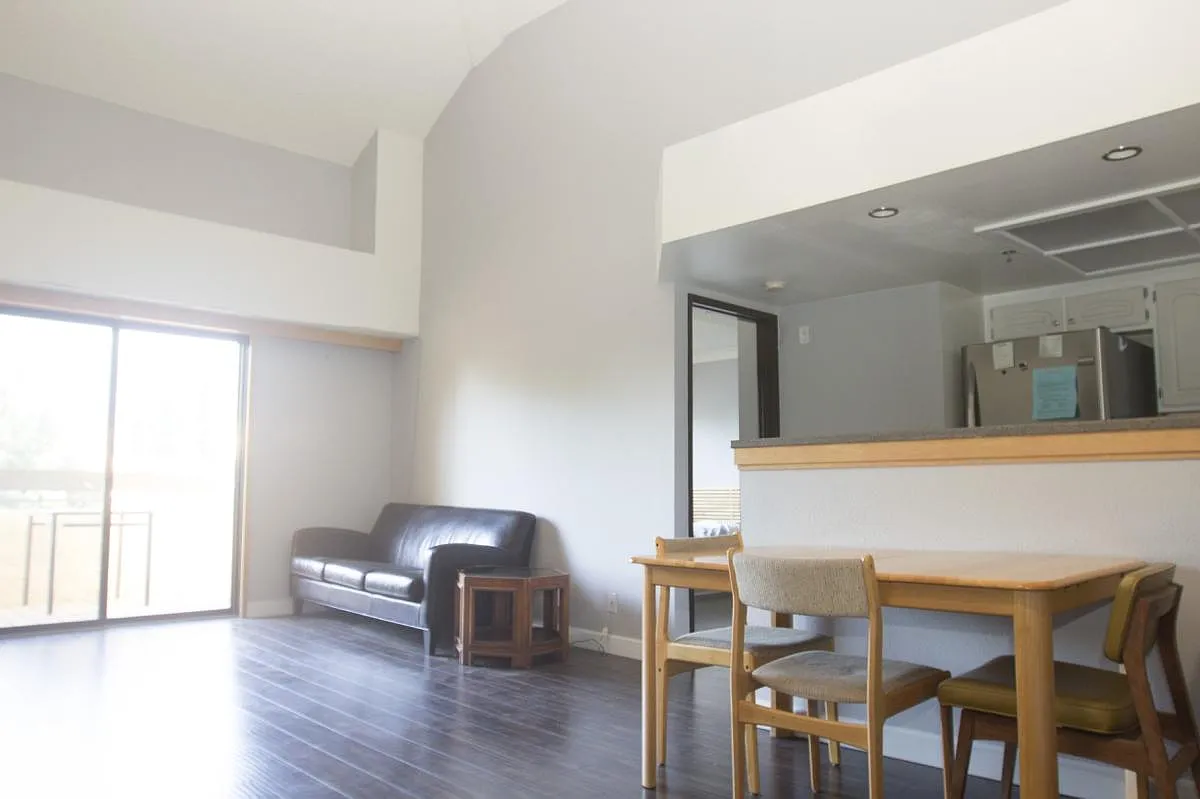 Livingroom (angle 2) - N Mar Vista Ave