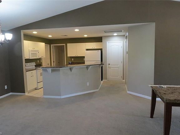 4th image of 573 Beach Ave S