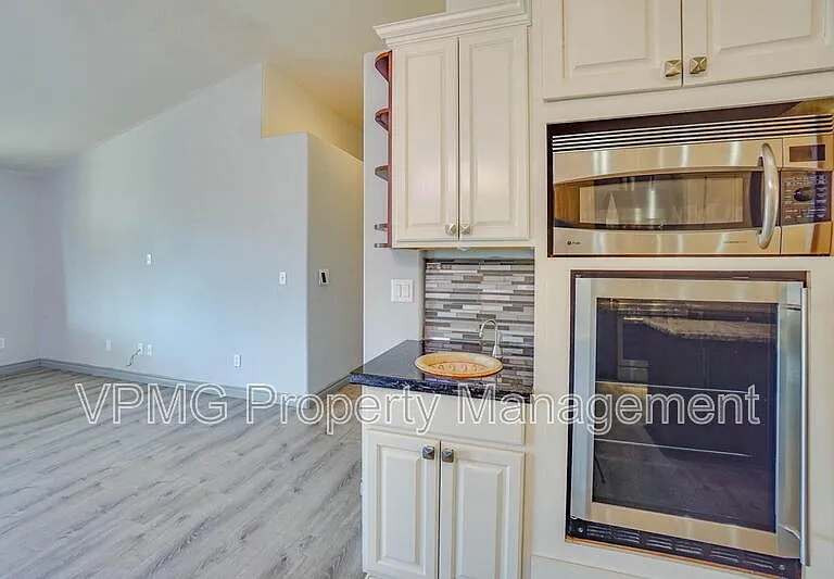 16404 NE 67th St — Photo 16