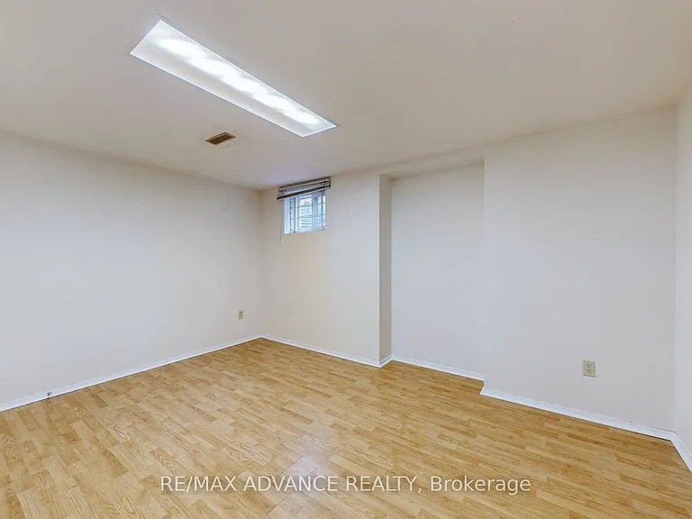 49 Havenview Rd #LOWER — Photo 10