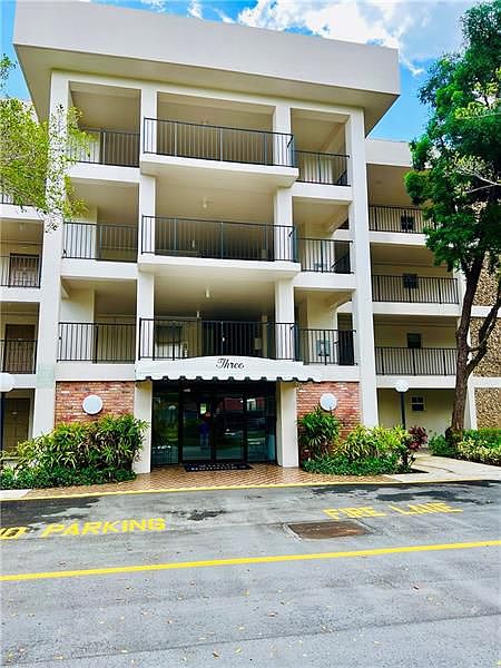1st image of 2900 N Palm Aire Dr APT 405