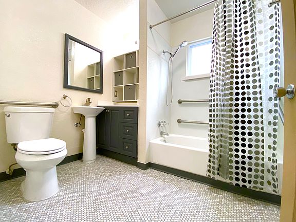 Spacious Bath with lots of storage and beautiful tile flooring!