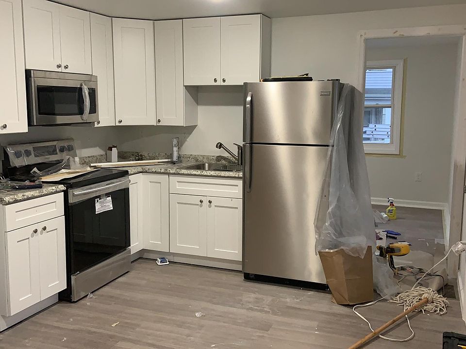 Open L-shaped kitchen. Featuring Slam proof shaker cabinets with lots of storage and brand new Stainless steel appliances(5-burner stove).