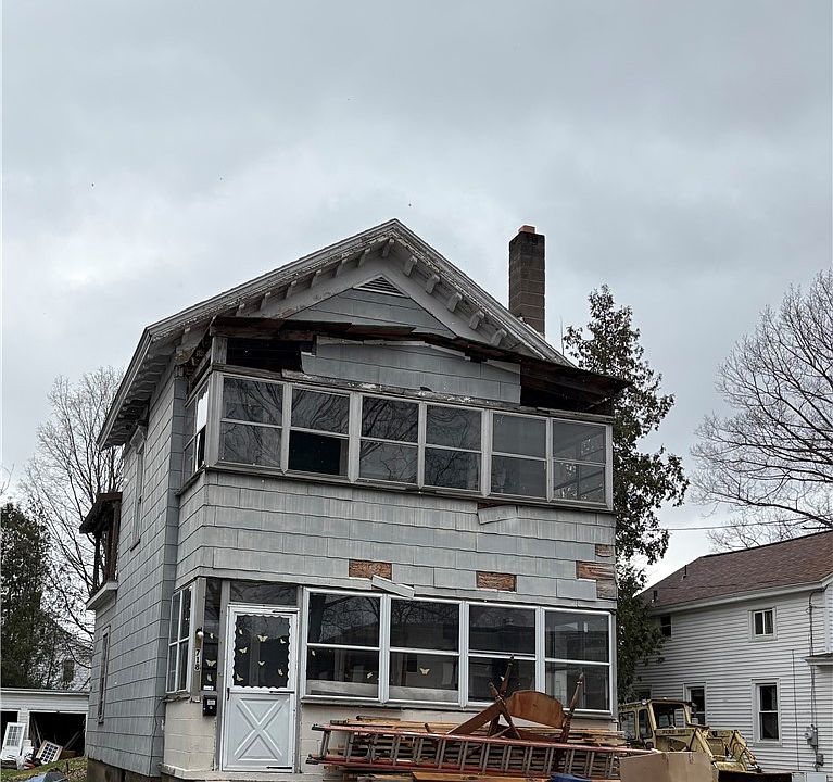 2nd image of 718 N Madison St