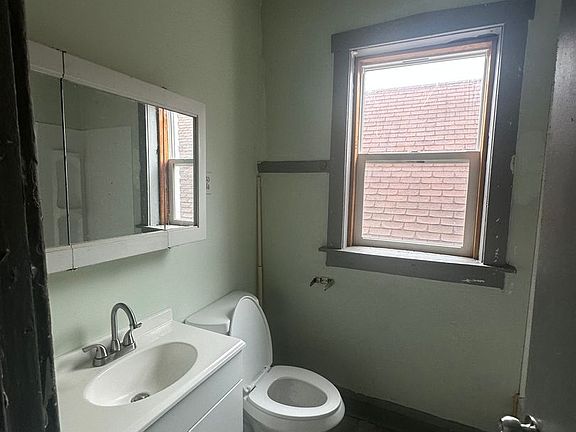 4th image of 6827-29 S Wabash Ave #2S