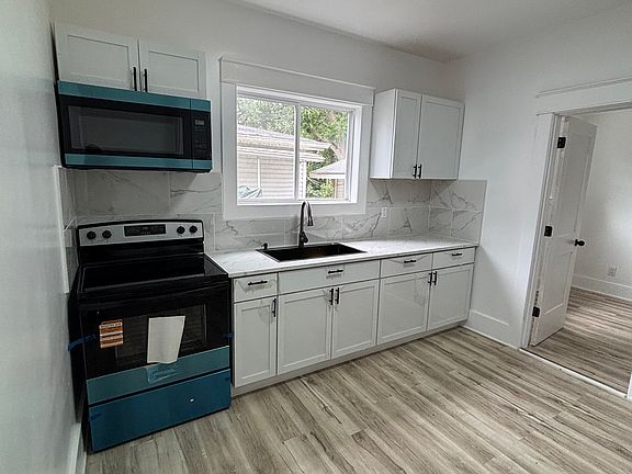 2nd image of 418 W Park Ave #1