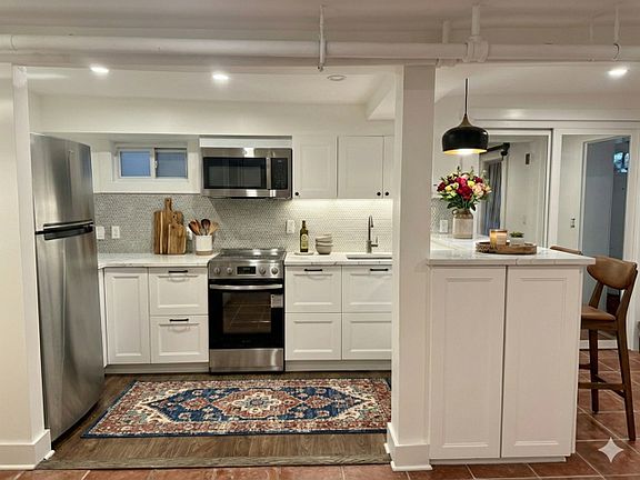 2nd image of 170 South St Floor 1