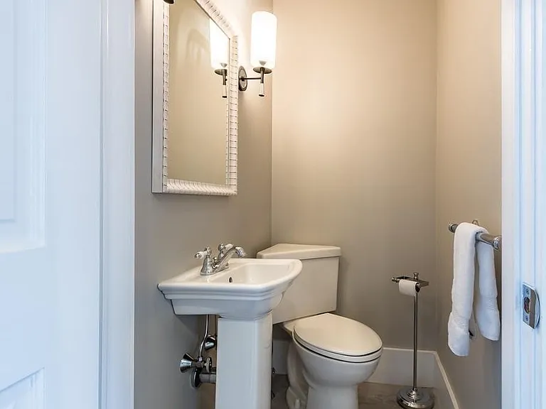 16 Pickett St — Photo 10