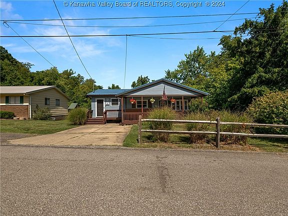 3rd image of 887 Upton Dr