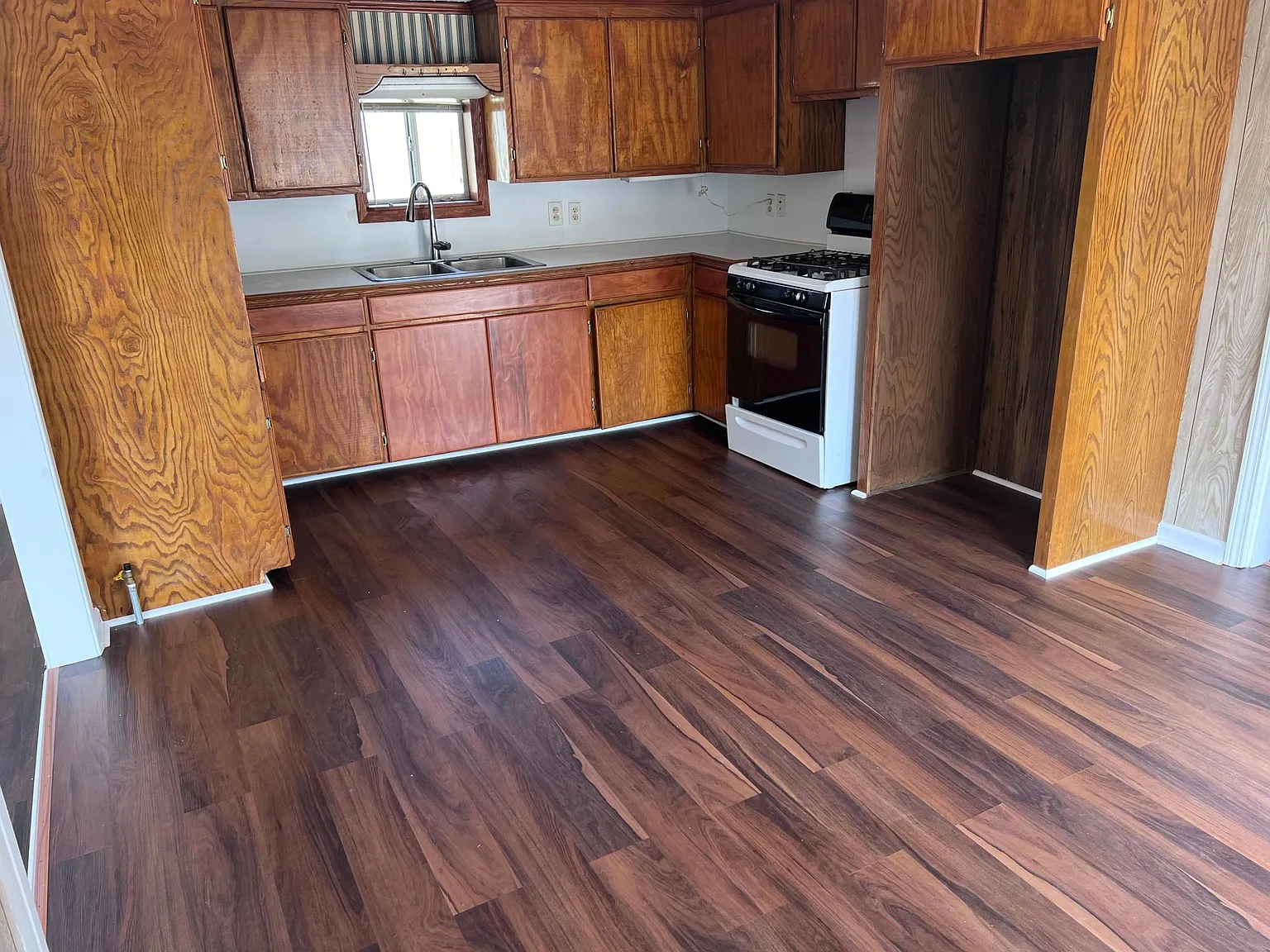 212 N Gin St — Photo 4