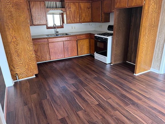 4th image of 212 N Gin St
