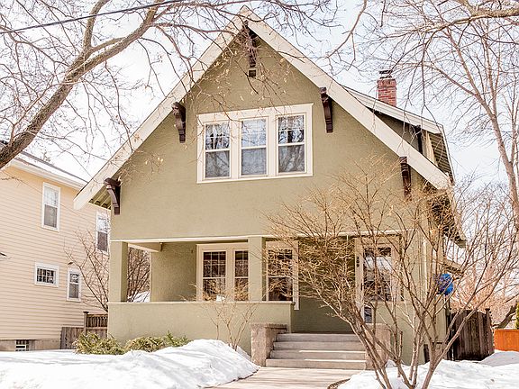 Lovely front porch!