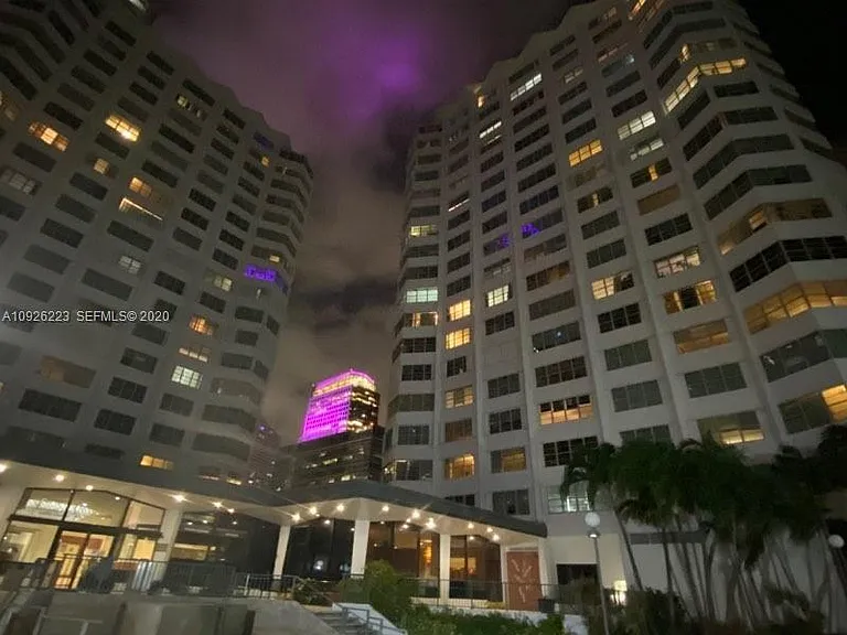 999 Brickell Bay Dr #STU06 — Photo 4