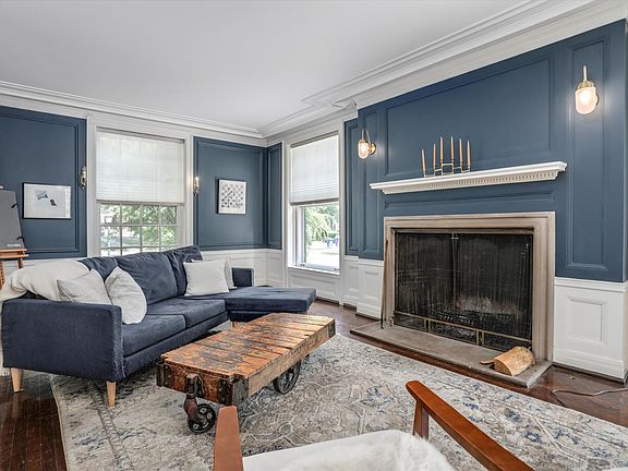 3rd image of 2243 Iroquois St