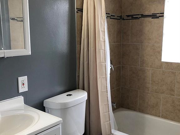 3rd image of 2943 Pensacola Dr