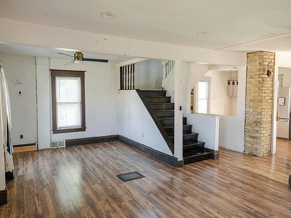 3rd image of 611 West BOULEVARD