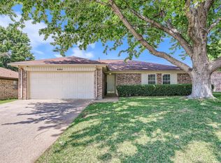 4205 Spring Brook Dr, Arlington, TX 76001