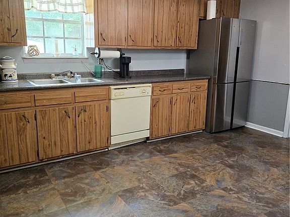 3rd image of 3302 Royal Oak Cir