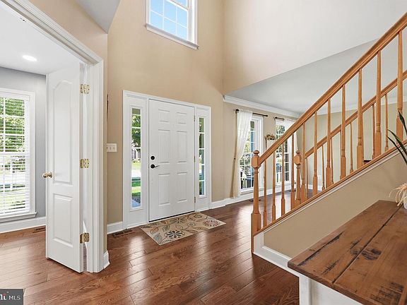 4th image of 810 Bridlewreath Way