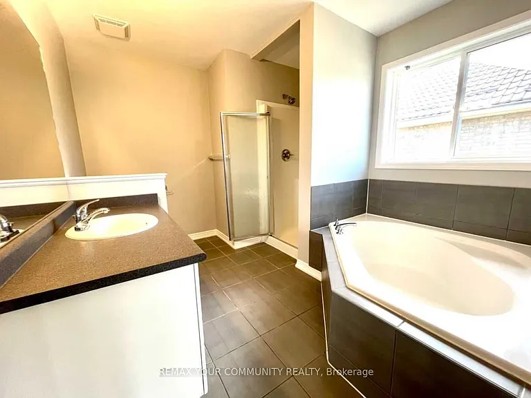 1385 Hunter St — Photo 14