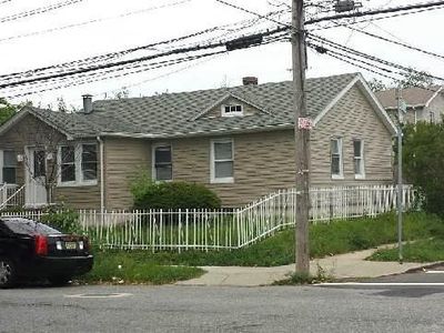 9421 25th Ave, East Elmhurst, NY, 11369
