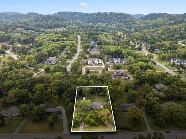 1511 Harding Pl, Nashville, TN 37215