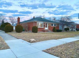 24262 Johnston Ave, Eastpointe, MI 48021