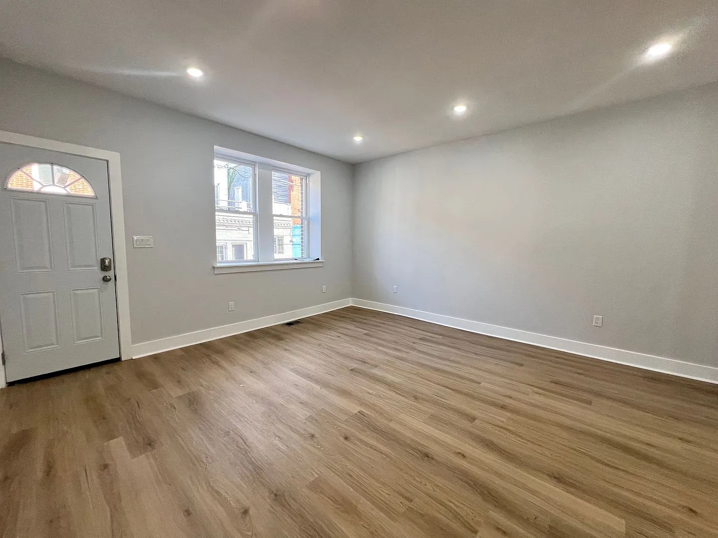 Renovated 3BR/1.5bath House in South Philly! — Photo 2