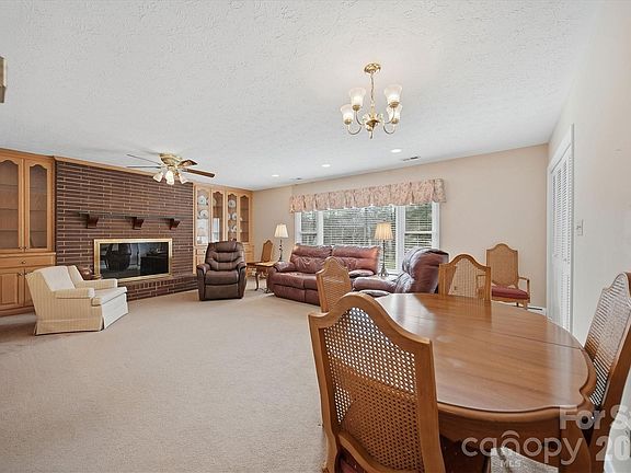 4th image of 406 Wedgewood Pl SW