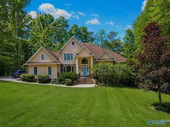 3608 Wyeth Dr, Guntersville, AL 35976