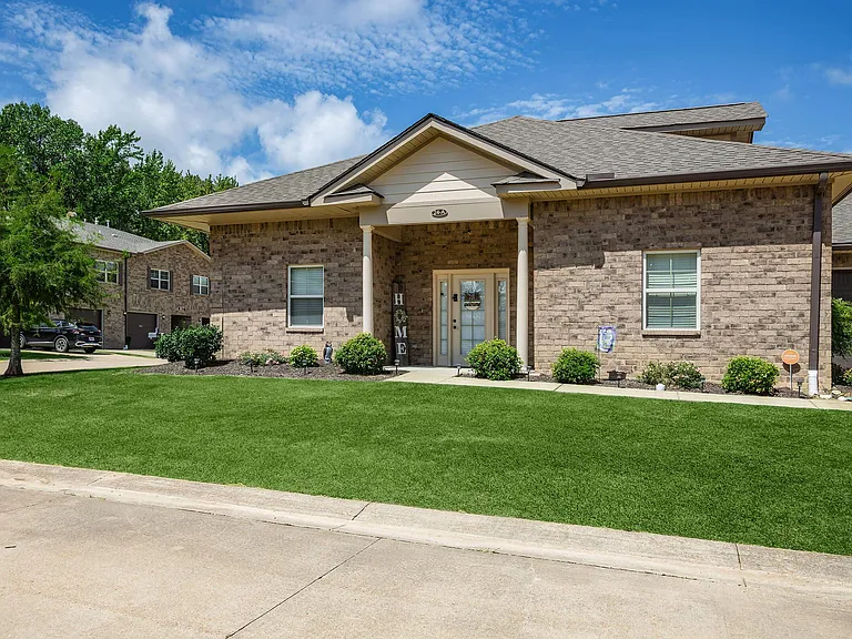 Stonewater Place Apartments — Photo 9