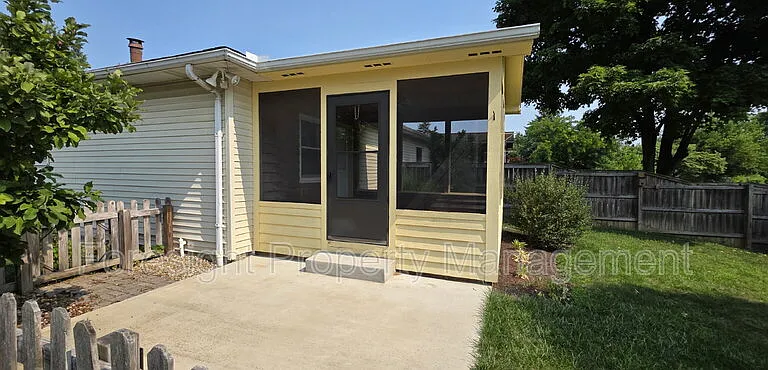570 Executive Blvd — Photo 20