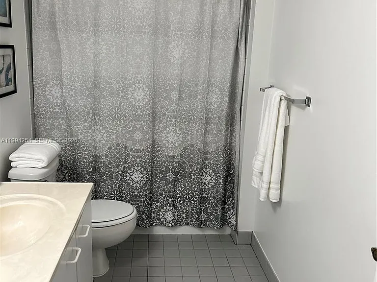 17801 N Bay Rd #203 — Photo 6