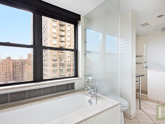 5th image of 1523 2nd Ave #17E