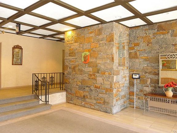 4th image of 25 Franklin Ave APT 3F
